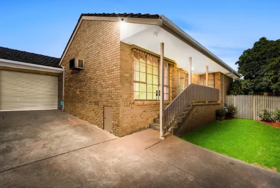 2/11 Howell Close, Doncaster East, Vic 3109