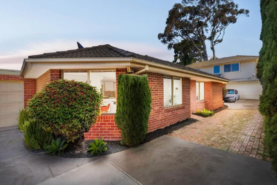 2/11 Oriel Road, Ivanhoe, Vic 3079