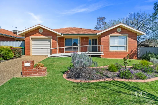 2/12 Kaloona Drive, Bourkelands, NSW 2650