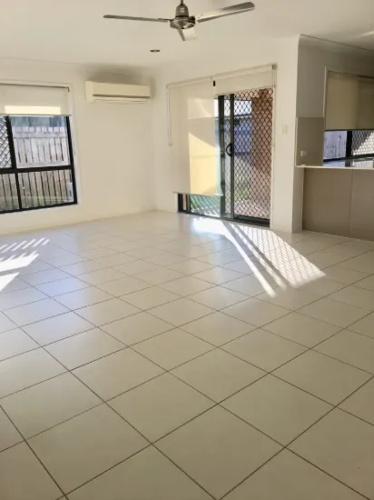 2/13 Moreton Drive, Rural View, Qld 4740