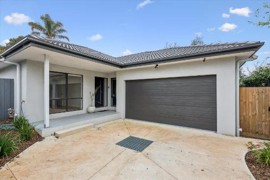 2/15 Silverley Road, Croydon, Vic 3136