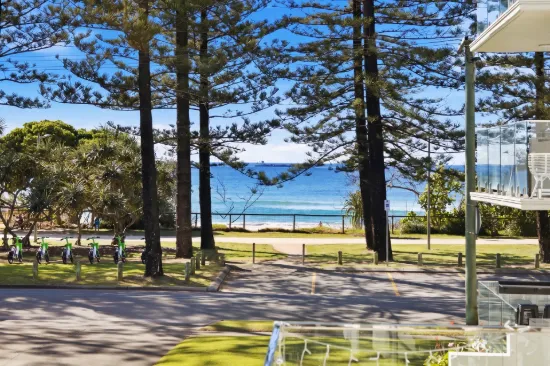 2/158 The Esplanade, Burleigh Heads, Qld 4220