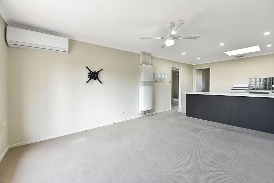 2/159 Oshanassy Street, Sunbury, Vic 3429 - For Rent