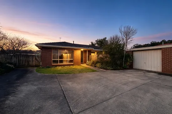 2/16 Cross Street, Trafalgar, Vic 3824