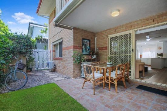 2/169 Flower Street, Northgate, Qld 4013