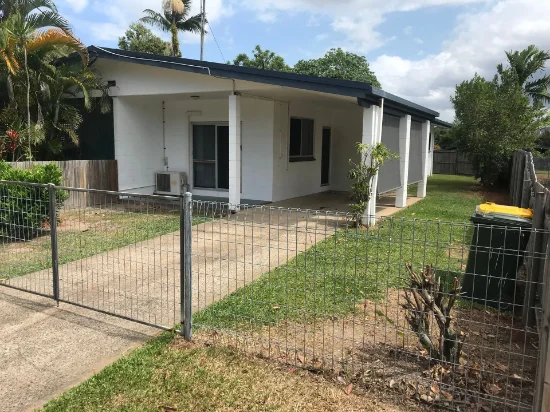 2/169 Greenslopes St, Edge Hill, Qld 4870