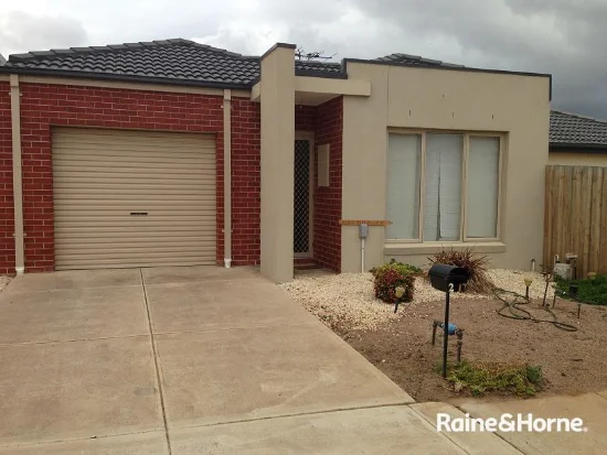 2/17 McDougall Place, Truganina, Vic 3029