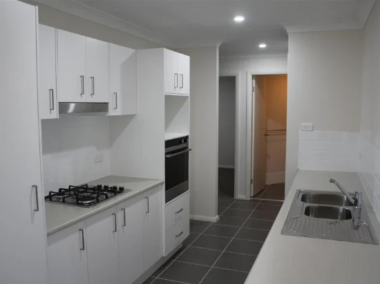 2/18 Lara Avenue, Armidale, NSW 2350