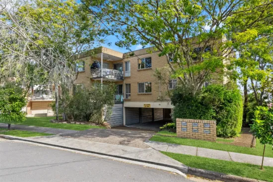 2/18 Raby Road, Coorparoo, Qld 4151