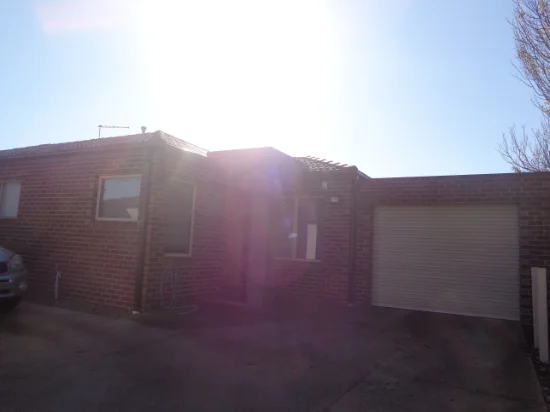 2/18 Sutherland Street, Albanvale, Vic 3021
