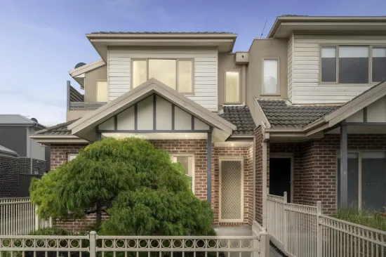 2/180 Woods Street, Newport, Vic 3015