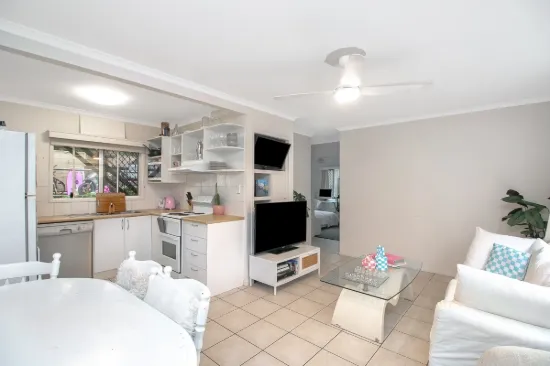 2/202 Marine Parade, Coolangatta, Qld 4225