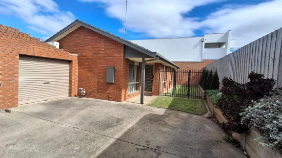 2/210 Bellerine Street, South Geelong, Vic 3220 - For Rent