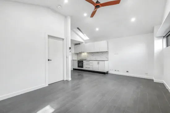 2/219 Warrigal Rd, Cheltenham, Vic 3192