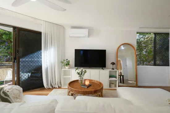 2/2325 Gold Coast Highway, Mermaid Beach, Qld 4218