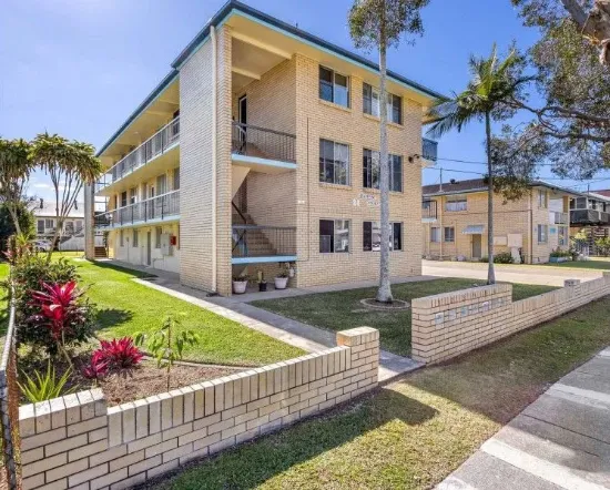 2/24 Fourth Avenue, Sandgate, Qld 4017