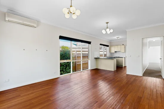 2/24 Moore Street, Box Hill South, Vic 3128 - For Rent