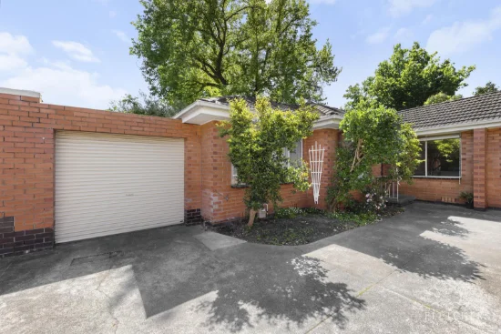 2/24 Wolseley Close, Mont Albert, Vic 3127