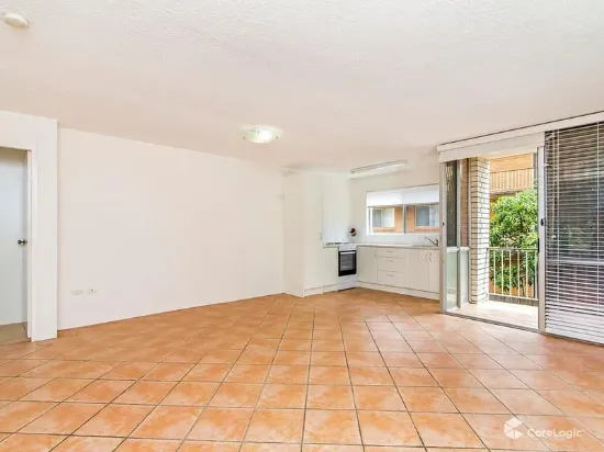 2/26 Labrador Street, Labrador, Qld 4215