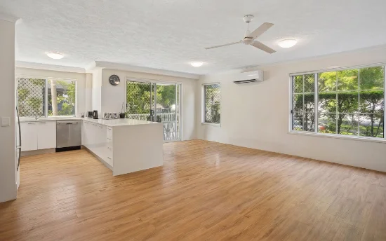 2/27-29 Walton Street, Southport, Qld 4215