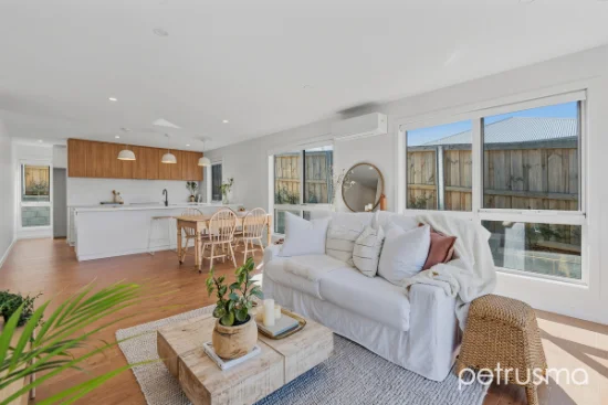 2/3 Achaderry Court, Howrah, Tas 7018