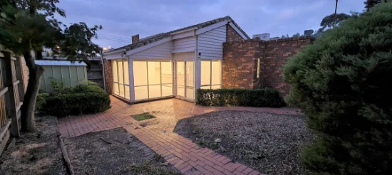 2/30 Clarendon Avenue, Oakleigh South, Vic 3167 - For Rent
