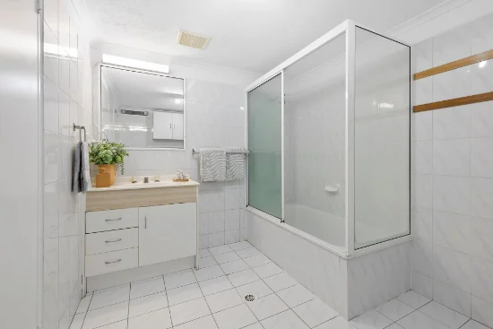 2/31 Swann Road, Taringa, Qld 4068-Image