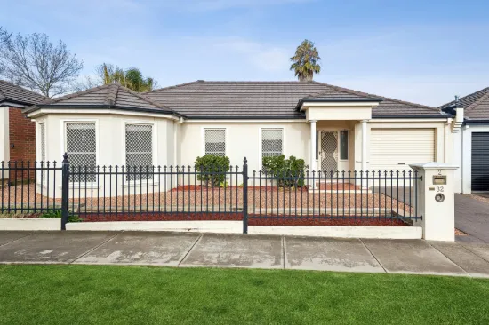 2/32 Bay Street, Golden Square, Vic 3555