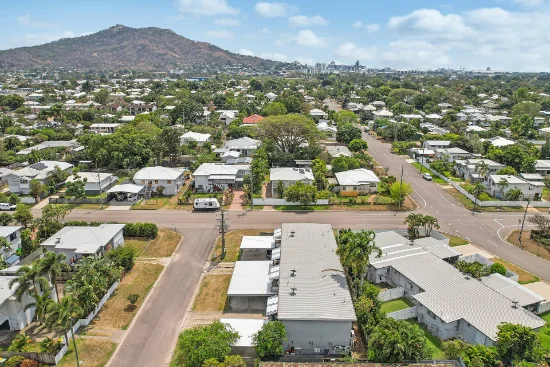 2/32 Carr Street, Hermit Park, Qld 4812