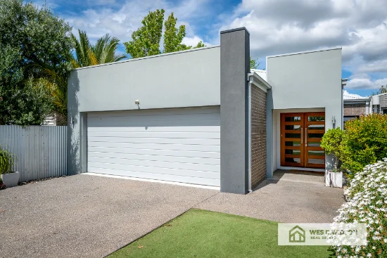 2/32 George Street, Horsham, Vic 3400 - For Sale