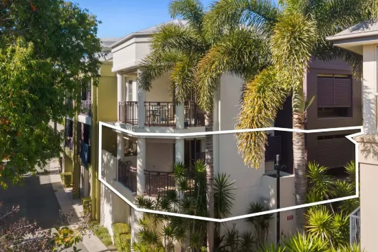 2/3208 Central Place, Carrara, Qld 4211
