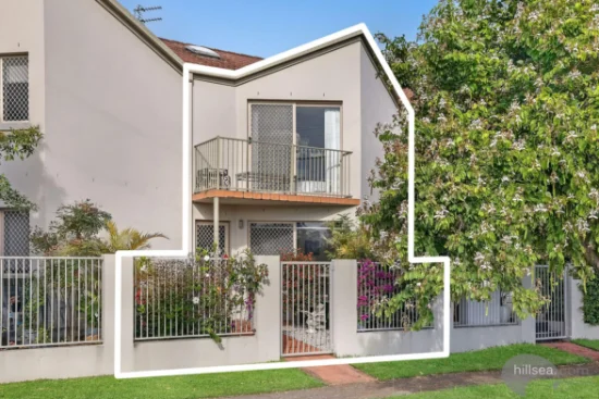 2/38 Abalone Avenue, Paradise Point, Qld 4216