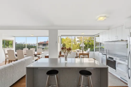 2/4 Crawley Avenue, Crawley, WA 6009