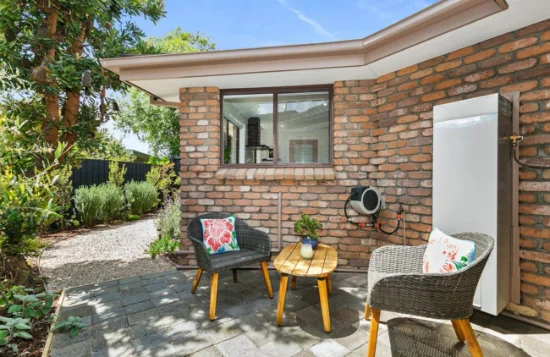 2/4 Holskamp Avenue, Mount Waverley VIC 3149 - For Rent