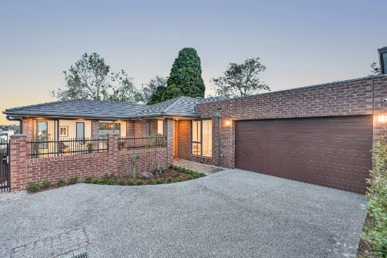 2/4 Leonard Court, Doncaster, Vic 3108