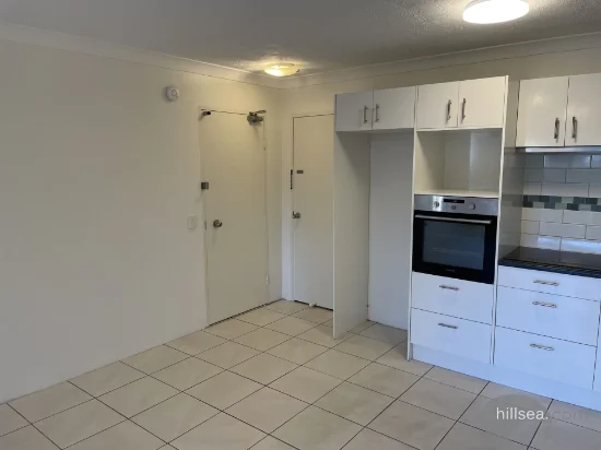 2/5 Brett Avenue, Labrador, Qld 4215