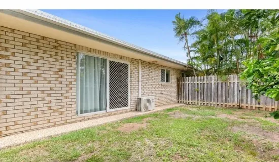 2/5 Macartney Street, Norman Gardens, Qld 4701-Image