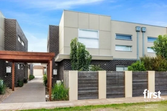 2/5 Thomas Carr Drive, Tarneit, Vic 3029
