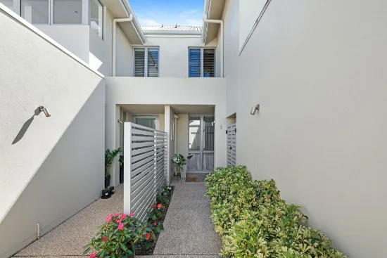 2/5055 Emerald Island Drive, Carrara QLD 4211-Image
