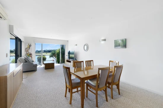 2/5055 Emerald Island Drive, Carrara QLD 4211-Image
