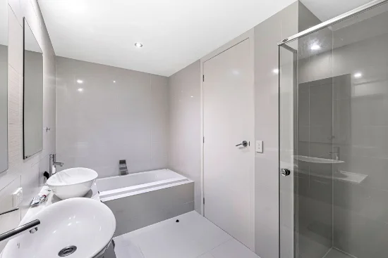 2/5055 Emerald Island Drive, Carrara QLD 4211-Image
