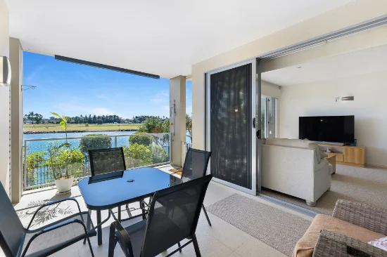 2/5055 Emerald Island Drive, Carrara QLD 4211-Image
