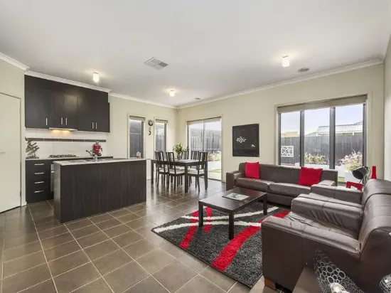 2/8 Horseshoe Circuit, Truganina, Vic 3029