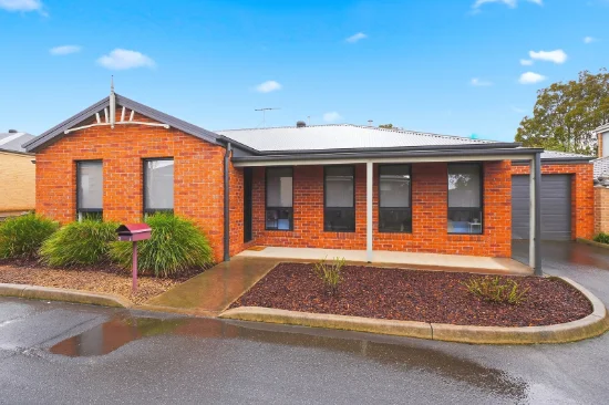 2/8 Silverdale Drive, Darley, Vic 3340