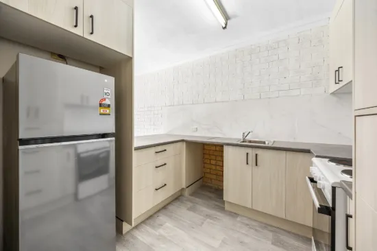 2/8 Yarroon Street, Gladstone Central, Qld 4680-Image