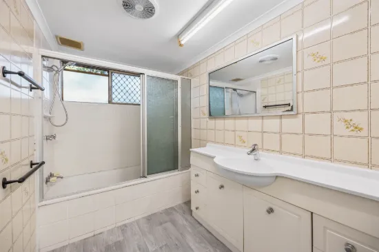 2/8 Yarroon Street, Gladstone Central, Qld 4680-Image