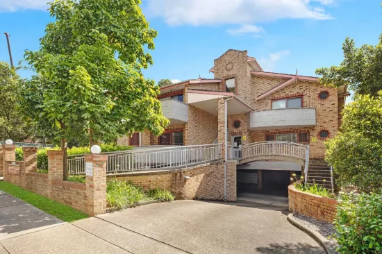 2/9-11 Bailey Street, Westmead, NSW 2145
