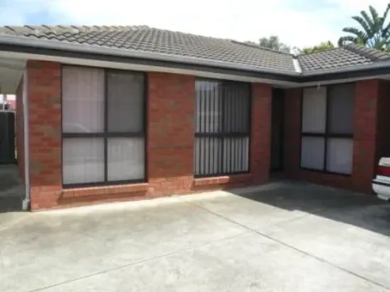 2/9 Harmon Ave, St Albans, Vic 3021