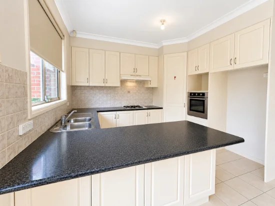 2/9 Madeleine Road, Clayton, Vic 3168 - For Rent