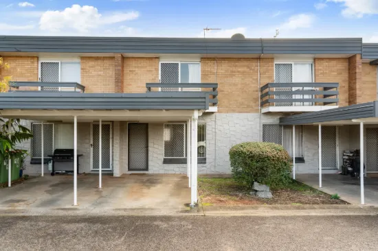 2/9 Whitefriars Street, Rockville, Qld 4350